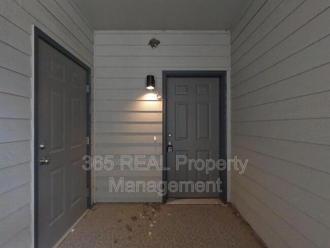 Building Photo - 610 Cedar St