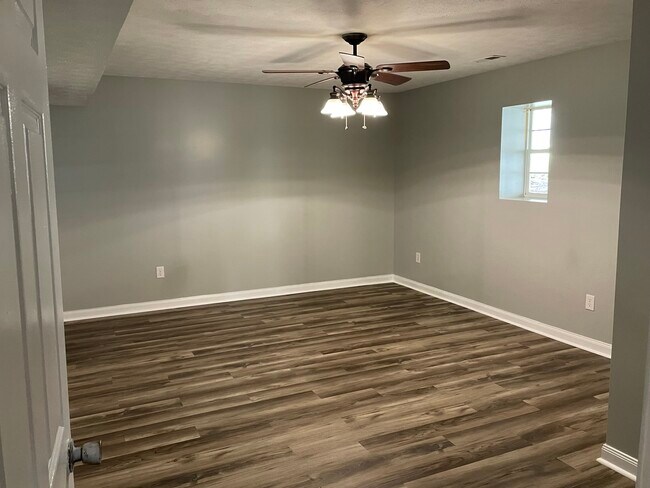 Foto del edificio - 20760 Poplar Ridge Rd