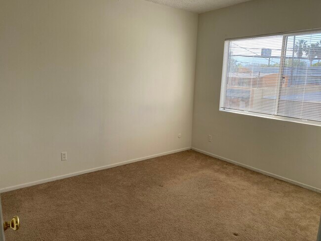Building Photo - 22515 Del Valle St