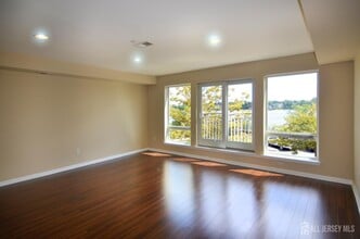 Building Photo - 368 Rector St