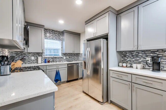 Foto del edificio - 2327 Langdon Ave