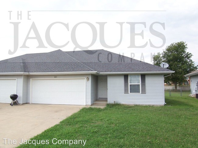 Building Photo - 819-821 N Pinewood Ave