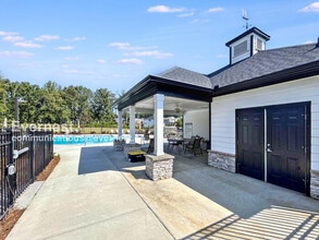 Building Photo - 662 Stately Dr
