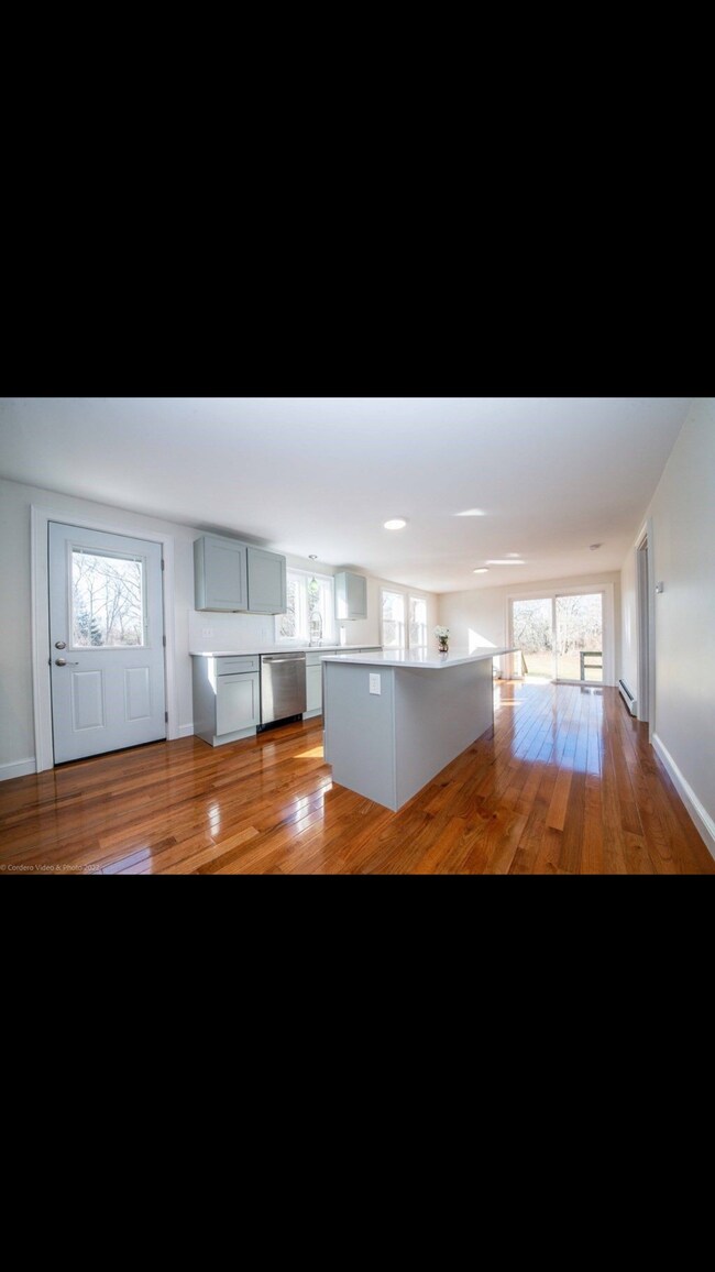 Foto del edificio - 343 Horseneck Rd