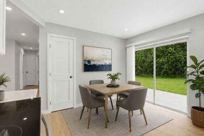 Foto del edificio - Stunning Remodeled 3BR Duplex in Oviedo with Modern Upgrades