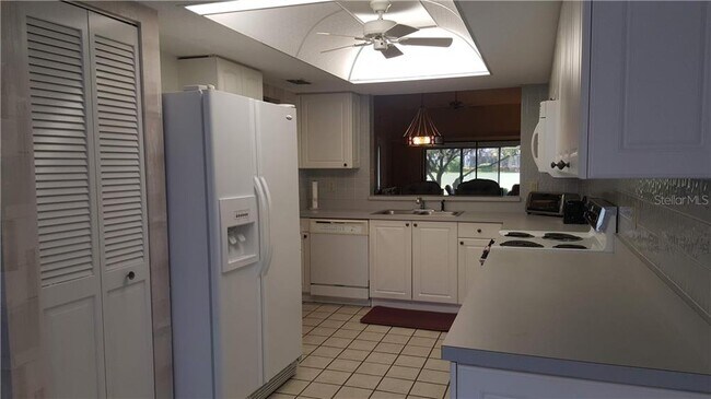 Foto del edificio - 6271 Timberlake Dr