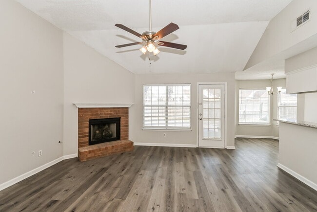 Building Photo - 7550 Roundleaf Dr