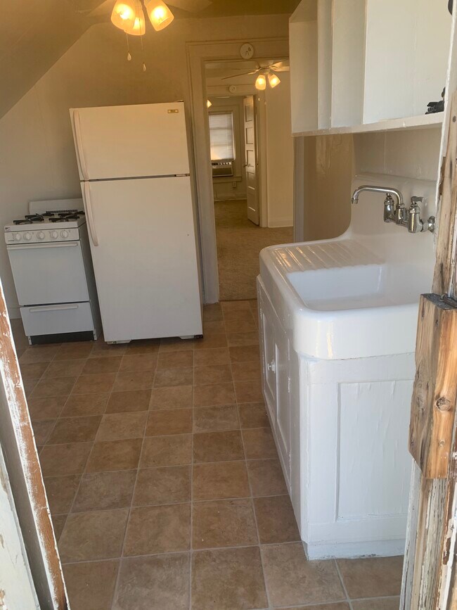 Building Photo - 309 Lee St W