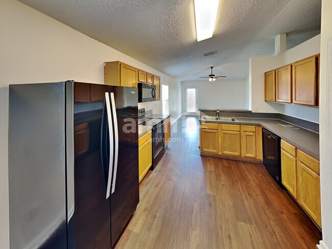 Foto del edificio - 8661 Tristan Drive
