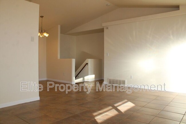 Building Photo - 685 S McCoy Dr