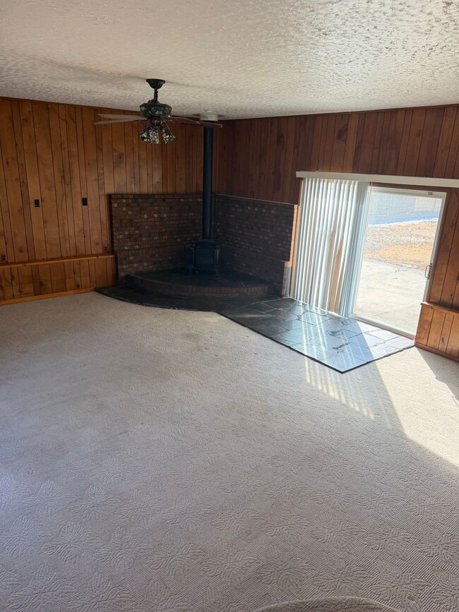 Building Photo - Spacious 4-Bedroom Gem in Desirable Galloway – Ready to Move In!