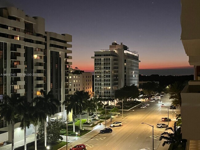 Foto del edificio - 625 Biltmore Way