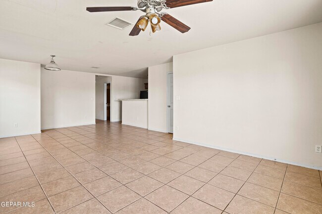 Building Photo - 5740 Saluki Dr