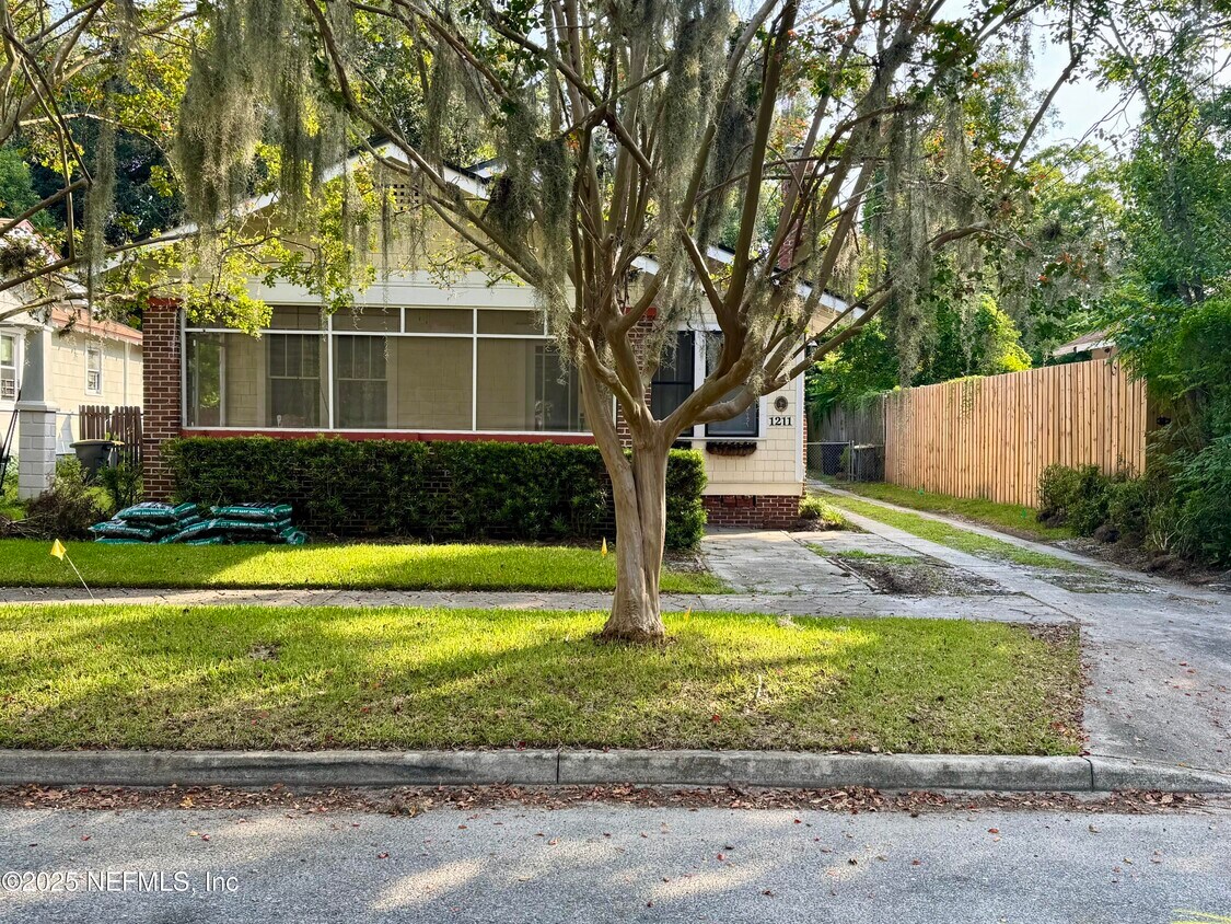 Foto principal - 1211 Cherry St