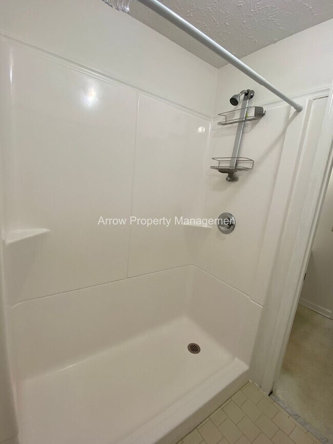 Foto del edificio - 2 Bedroom / 2.5 Bathroom / Amenities Include Pool & Tennis Courts / Assigned Parking / Minutes to...