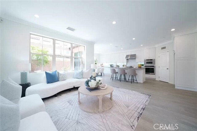 Foto del edificio - 216 Midvale Ln