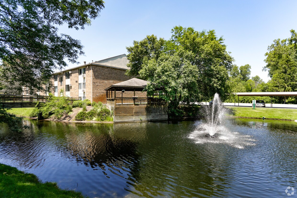 Ashton Lake Apartments Apartments in East Lansing, MI