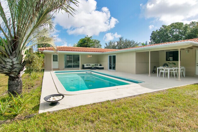 Foto del edificio - 5561 SW 2nd Court