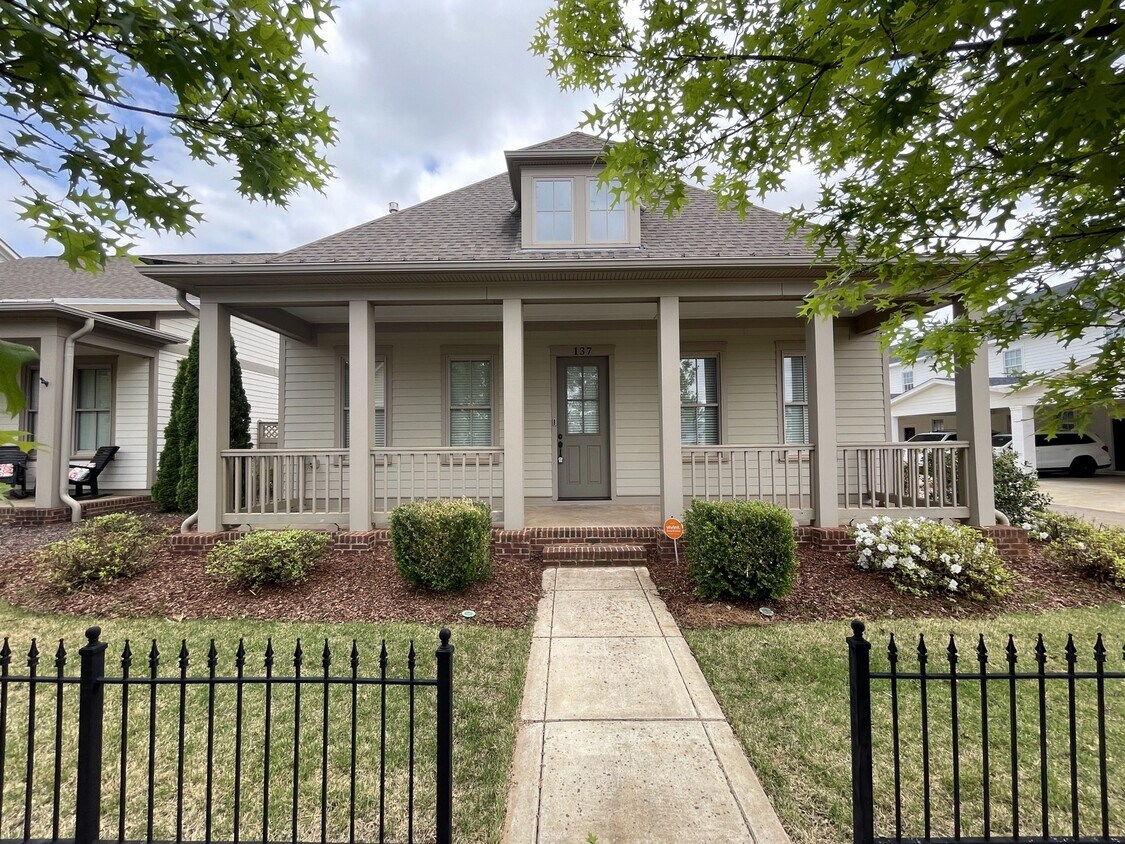 Primary Photo - 137 Lombard St