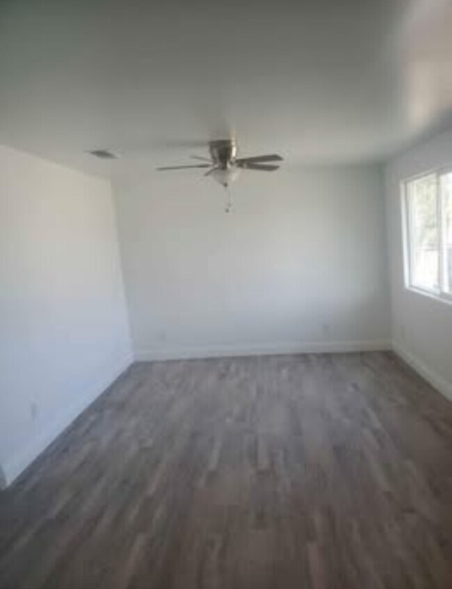 Foto del edificio - 1229 Jeffrey St