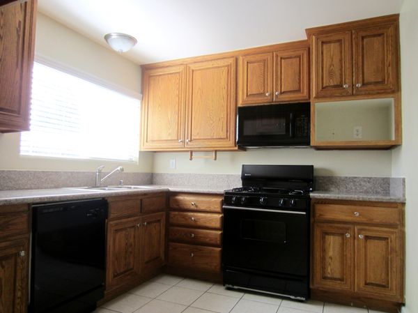 Building Photo - 39739 Country Club Dr