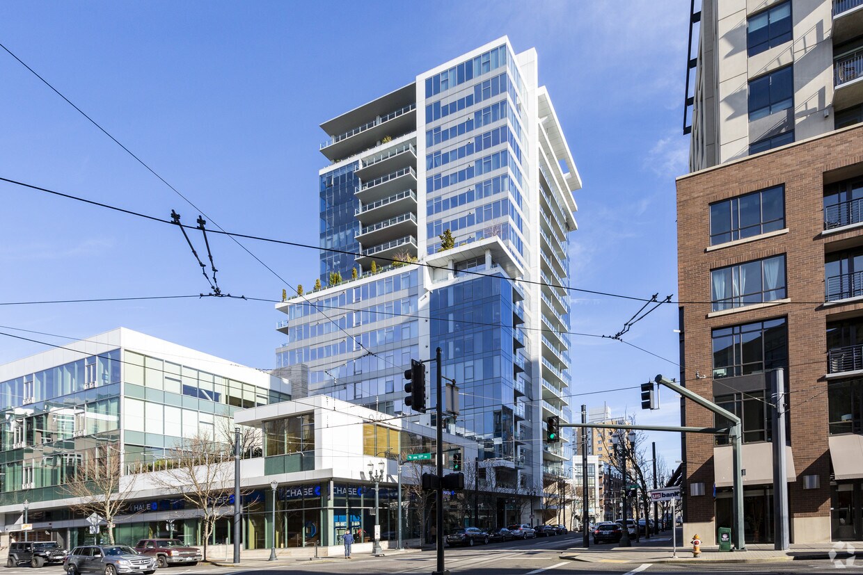 The Metropolitan Condos Apartments in Portland, OR