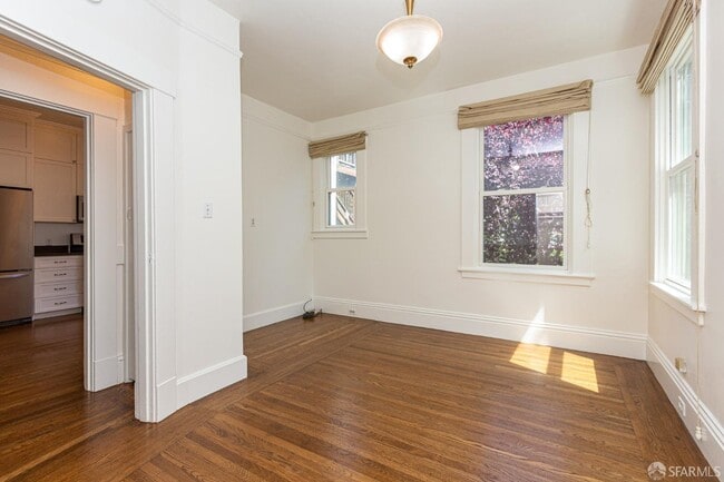 Building Photo - 526 Hugo St