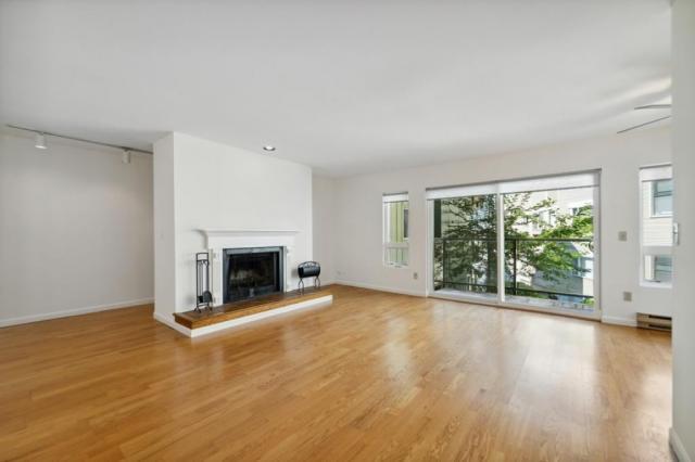 Building Photo - 2 bedroom in Seattle WA 98122