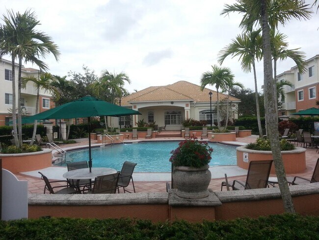 Foto del edificio - 9857 Baywinds Blvd