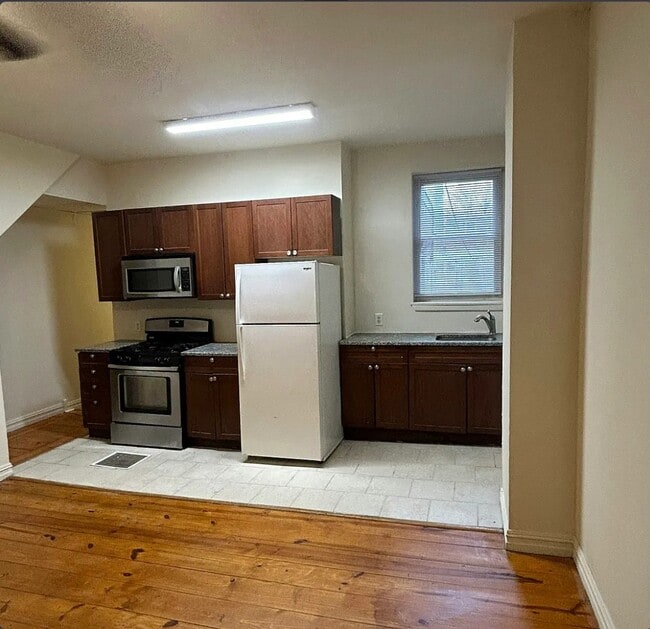 Building Photo - 2538 Amber St