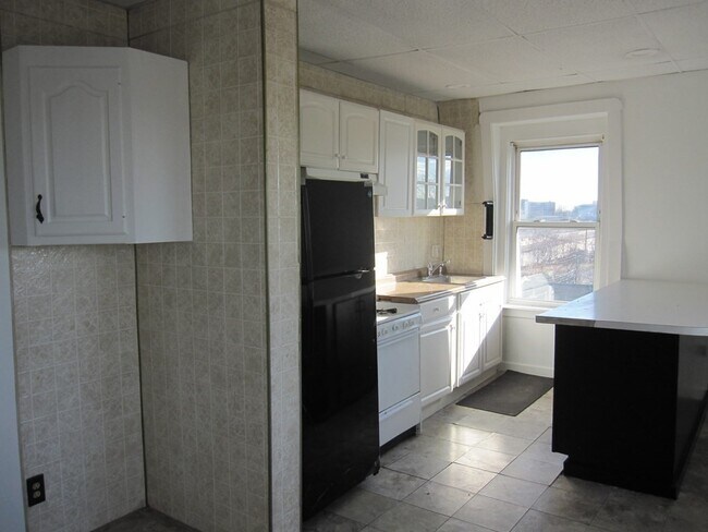 Building Photo - 22 Woodworth St