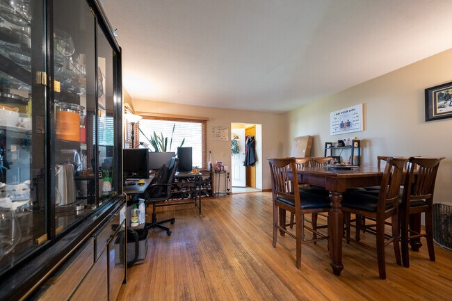Foto del edificio - 5741 Bloomington Ave