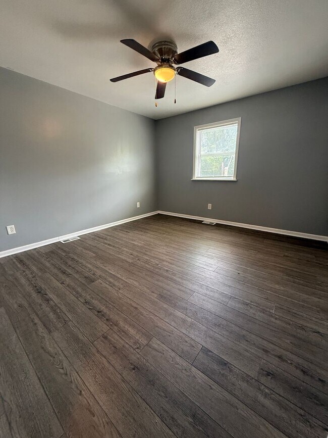 Building Photo - Modern Comfort Meets Convenience – 2BR available now!