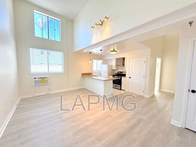 Foto del edificio - 432 N Kingsley Dr