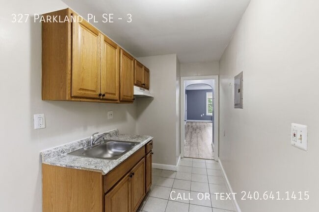 Building Photo - 327 Parkland Pl SE
