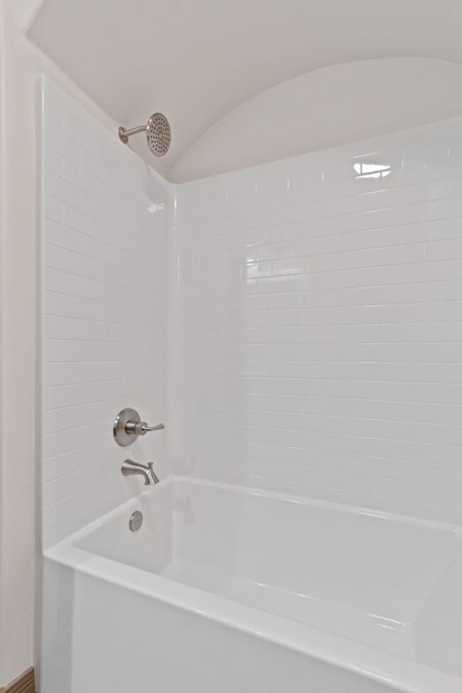 Foto del edificio - Newer Townhome, $400.00 off your first months rent!!!