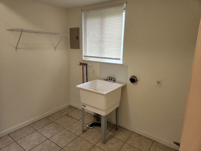 Building Photo - 4724 Fishcreek Rd