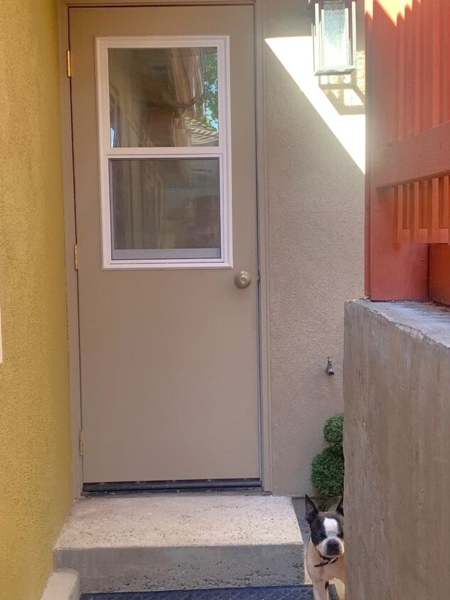 Primary Photo - Adorable Studio in established neighborhood