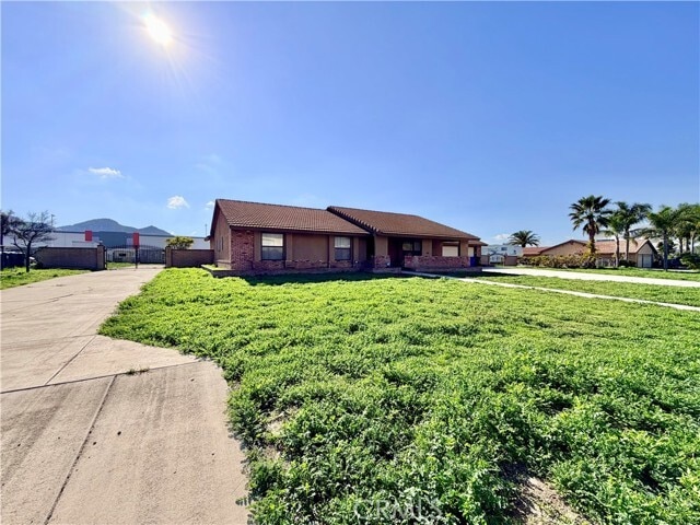 Foto del edificio - 15939 Tyrol Dr