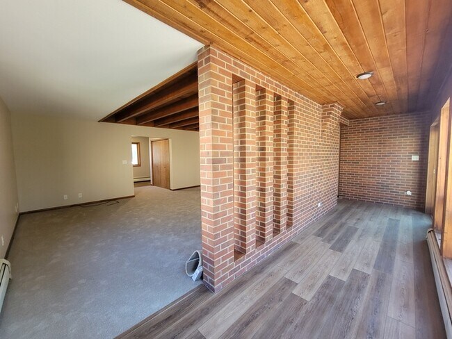 Building Photo - 5104 Syracuse Rd