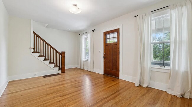 sala de estar - 450 S 1st St