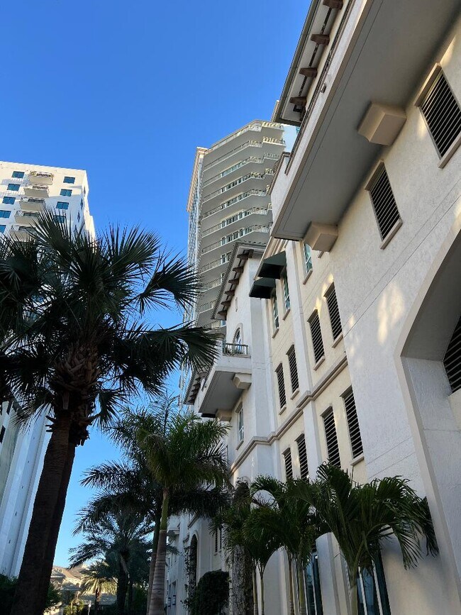 Foto del edificio - 450 Knights Run Ave