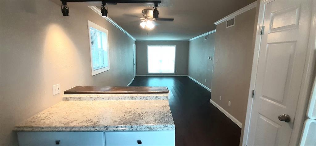 Foto principal - 7065 Bellfort Ave