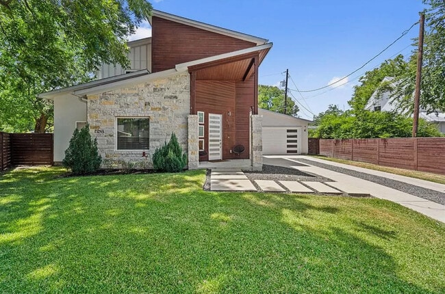 Building Photo - 903 Garden Villa Ct