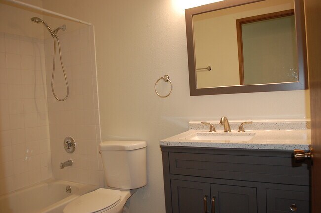 Foto del edificio - 108 Kensington Ave S