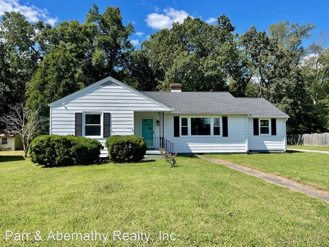 Foto del edificio - 3 br, 1.5 bath House - 21612 Magnolia Avenue