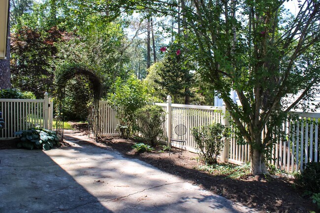 Foto del edificio - 1409 Chesnee Dr