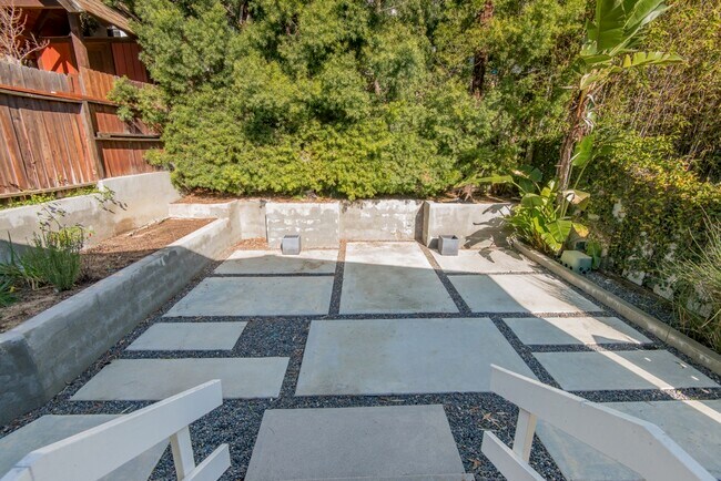 Building Photo - 8531 Walnut Dr
