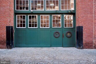 Building Photo - 130-36 N Bread St
