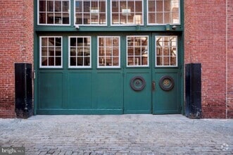 Building Photo - 130-36 N Bread St